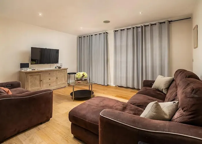 Pass The Keys Stylish Central St Albans Flat With Free Parking