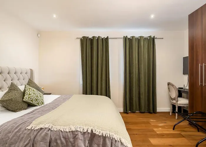 Pass The Keys Stylish Central St Albans Flat With Free Parking