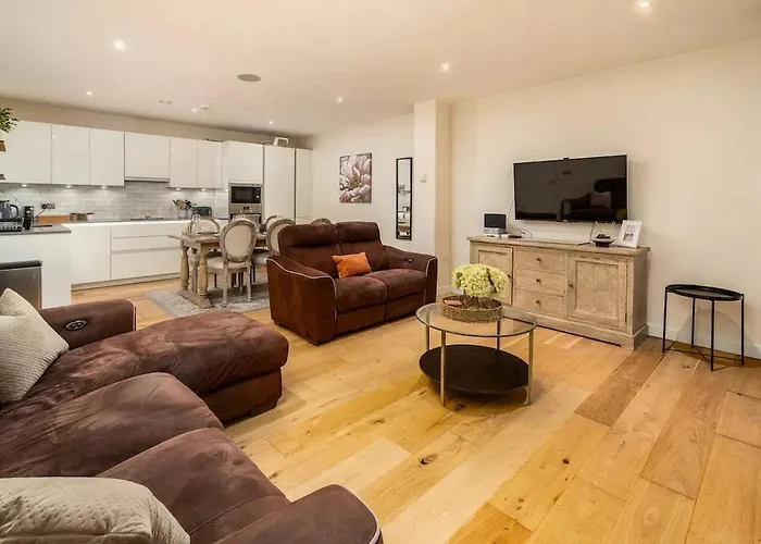 Pass The Keys Stylish Central St Albans Flat With Free Parking