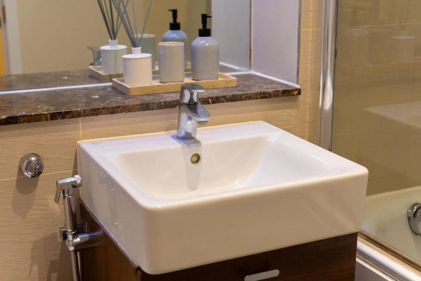 Pass The Keys Stylish Flat With Free Parking Apartment *