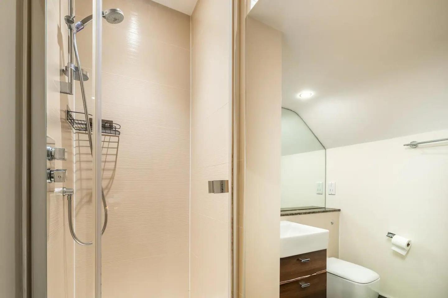 Pass The Keys Stylish Flat With Free Parking Apartment *