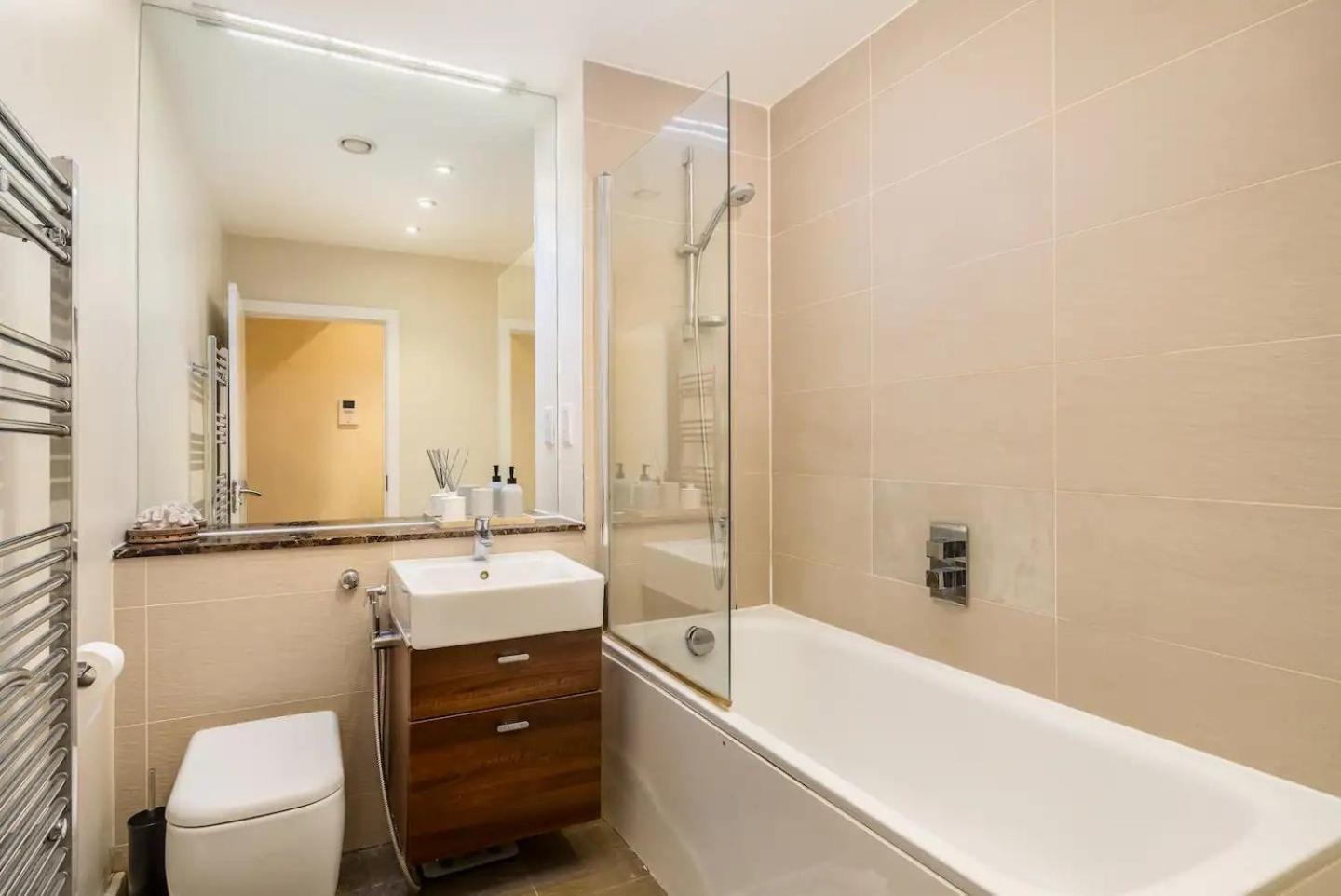 Apartment Pass The Keys Stylish Flat With Free Parking *